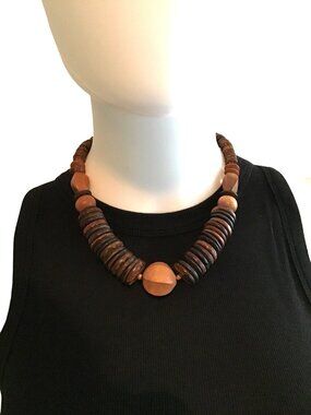 BEAUTIFUL WOMENS BROWN NECKLACE